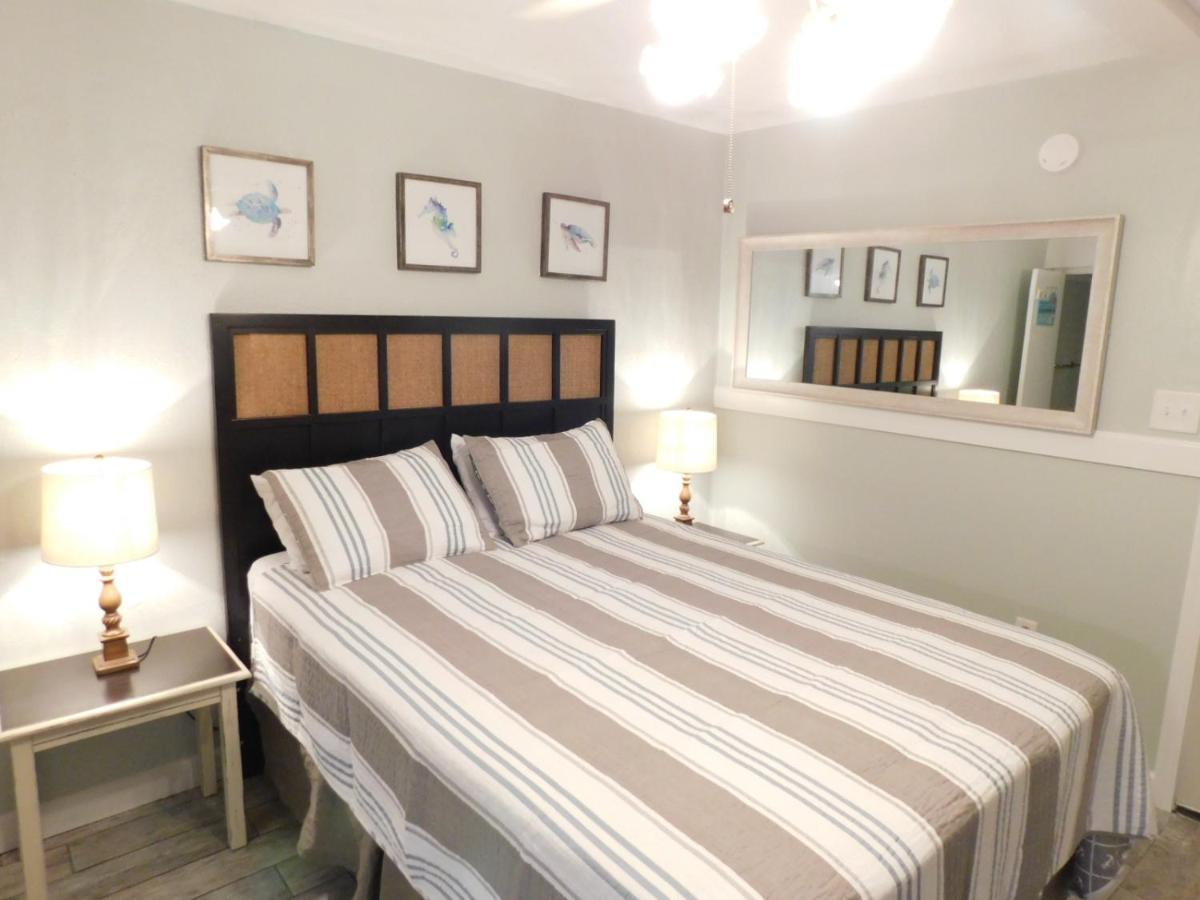 Budget Friendly Condo Perfect For A Romantic Getaway Within Walking Distance To The Beach! Gulf Shores Kültér fotó