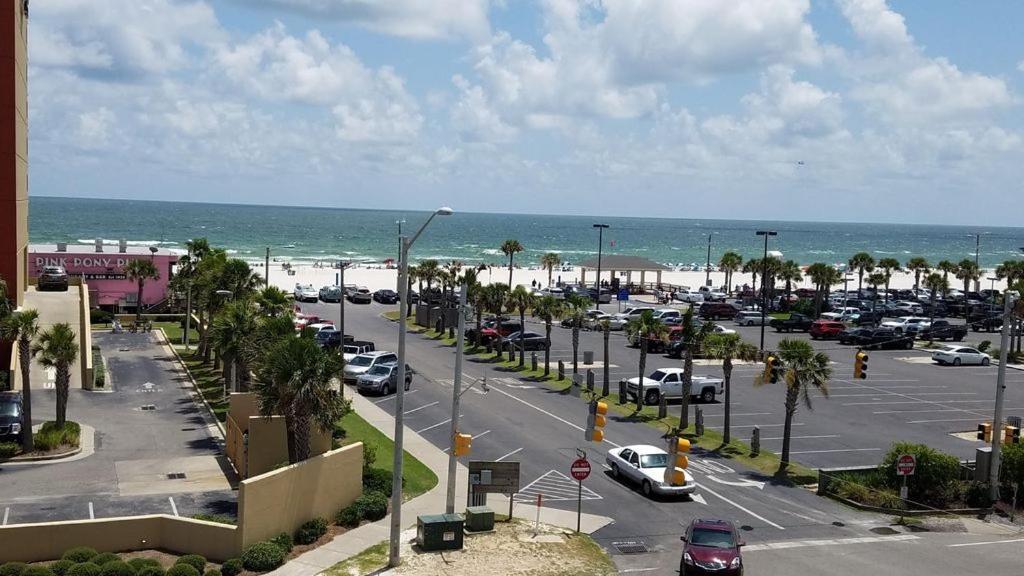 Budget Friendly Condo Perfect For A Romantic Getaway Within Walking Distance To The Beach! Gulf Shores Kültér fotó