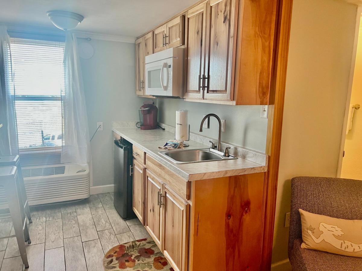Budget Friendly Condo Perfect For A Romantic Getaway Within Walking Distance To The Beach! Gulf Shores Kültér fotó